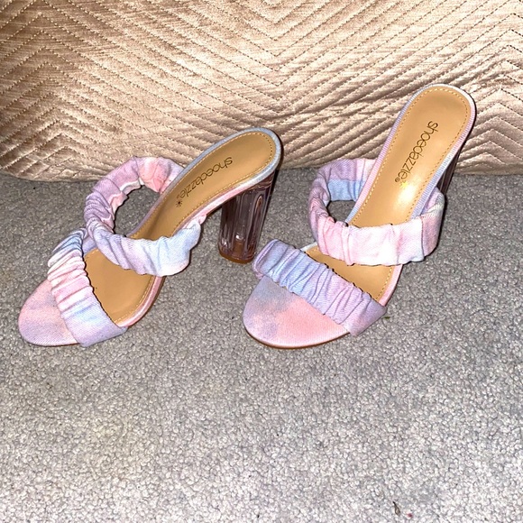 Cute high heels. Size 7. Clear heel - Picture 1 of 5